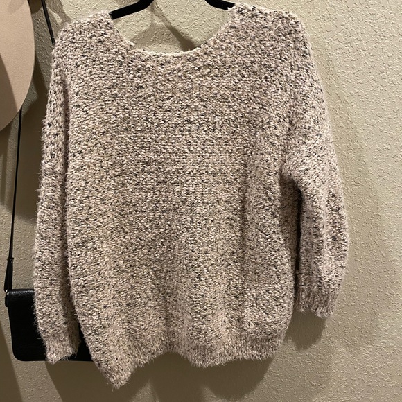 Jennifer Lopez Sweater - Picture 3 of 3